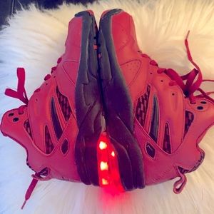 LA GEAR Light up hi top real leather sneakers, red with red lights! Size 8